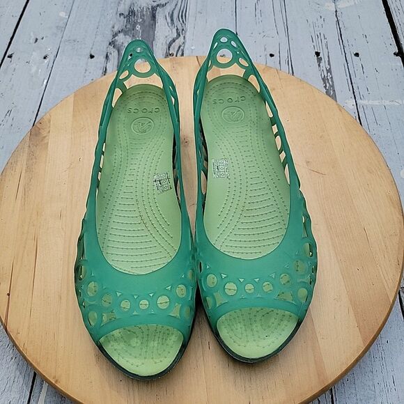 CROCS Womens Adrina III Flat Size 11 Green Slip On Sandal Shoe Cutouts Peep Toe - Picture 2 of 7